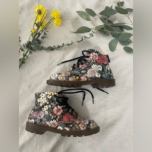 Vintage 90’s Sienna Miller Doc Martens size 6